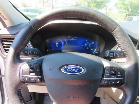 Used 2020 Ford Escape SE Sport image 18