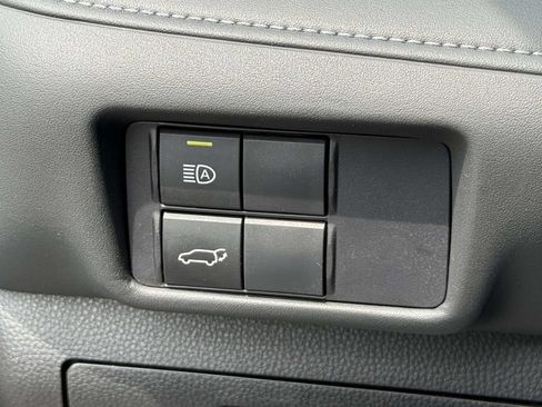 Used 2020 Toyota Highlander LE FWD image 23