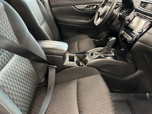 Used 2020 Nissan Rogue SV AWD/4WD image 25