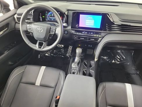 Used 2025 Toyota Camry SE w/ Convenience Package FWD image 15