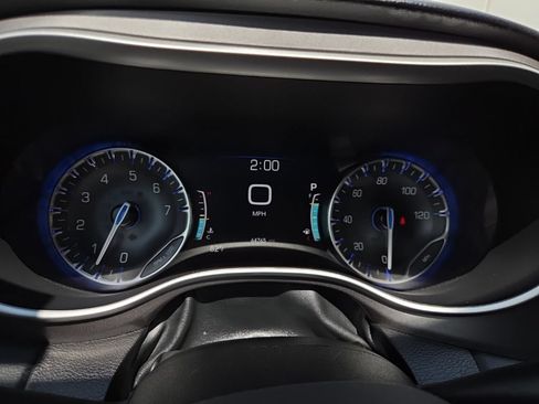 Used 2023 Chrysler Pacifica Touring-L FWD image 34