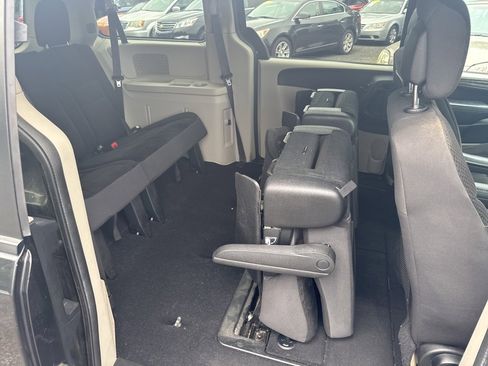 Used 2019 Dodge Grand Caravan SE image 44