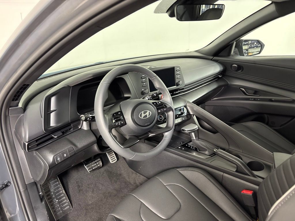 New 2026 Hyundai Elantra SEL Sport FWD image 16