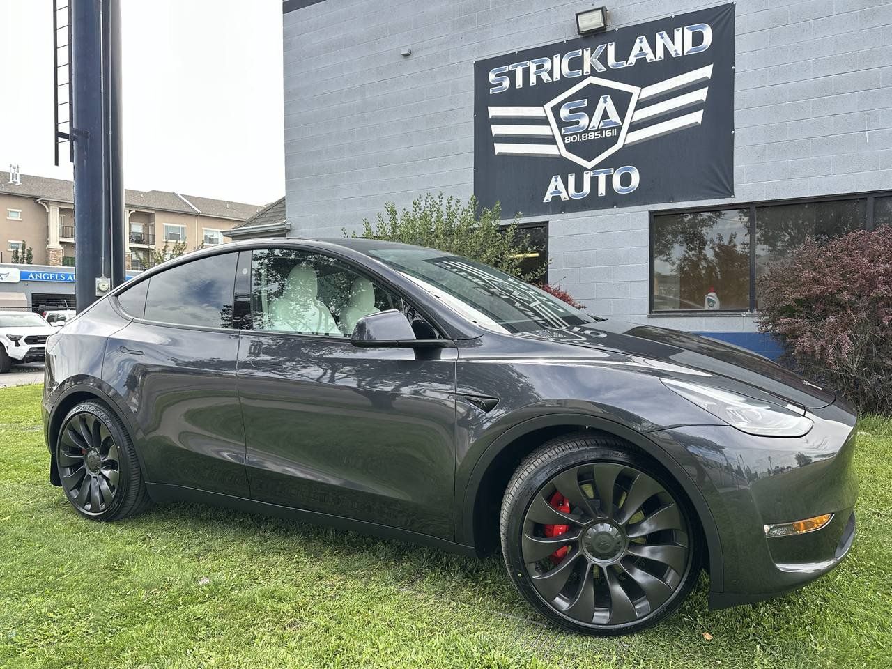Used 2025 Tesla Model Y Performance AWD/4WD image 1