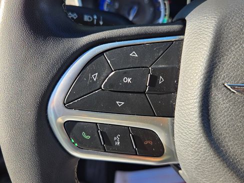 Used 2023 Chrysler Pacifica Touring-L FWD image 23