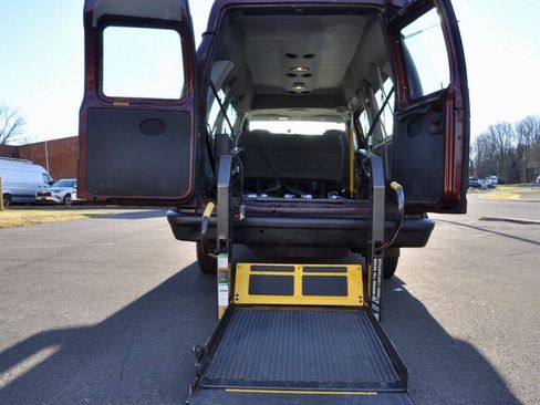 Used 2005 Ford E-350 and Econoline 350 XL RWD image 19