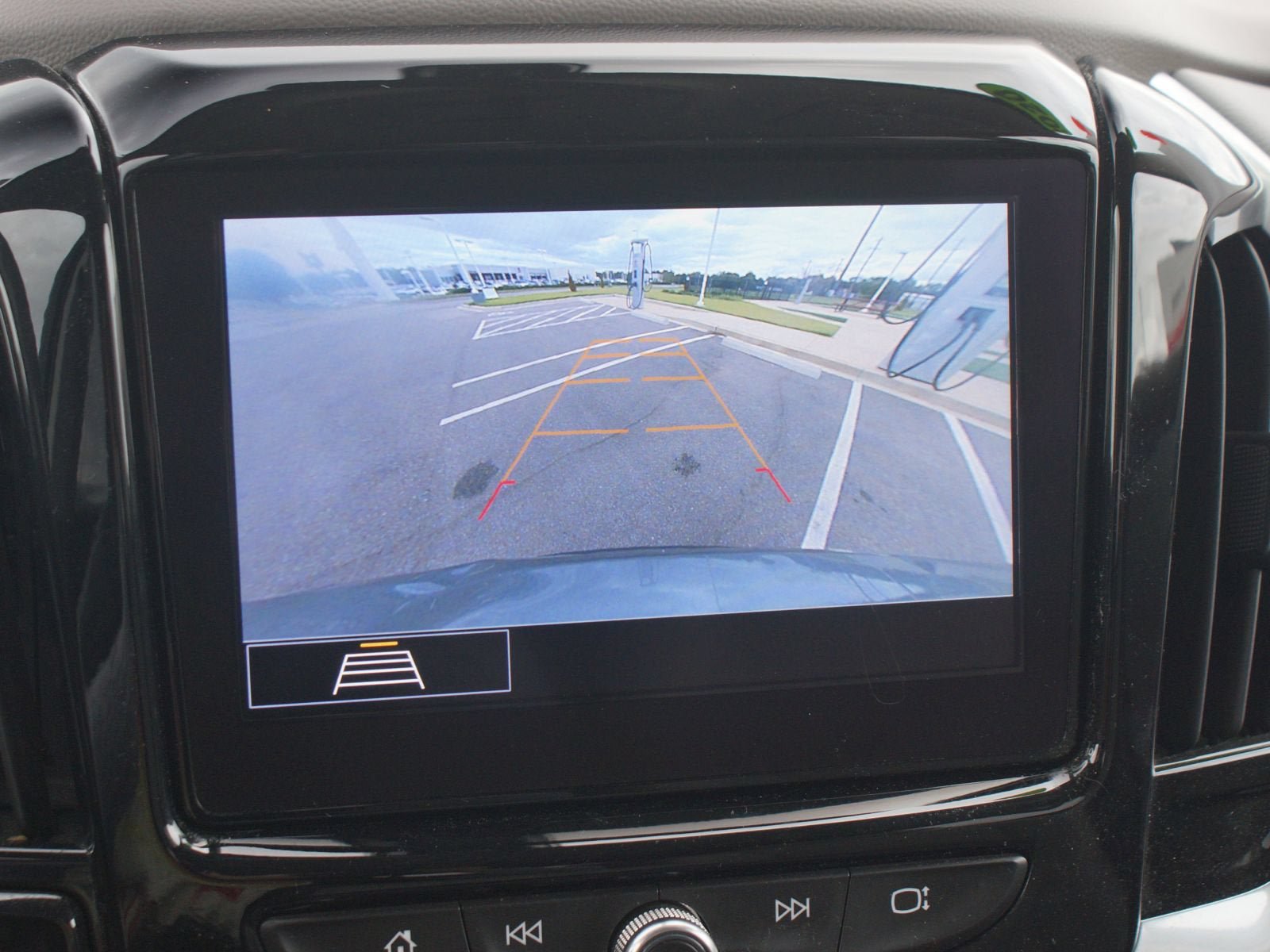 Used 2020 Chevrolet Traverse LT FWD image 7