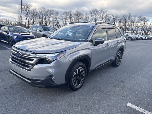 Used 2025 Subaru Forester Premium image 3