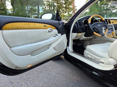 Used 2003 Lexus SC 430 Convertible RWD image 25