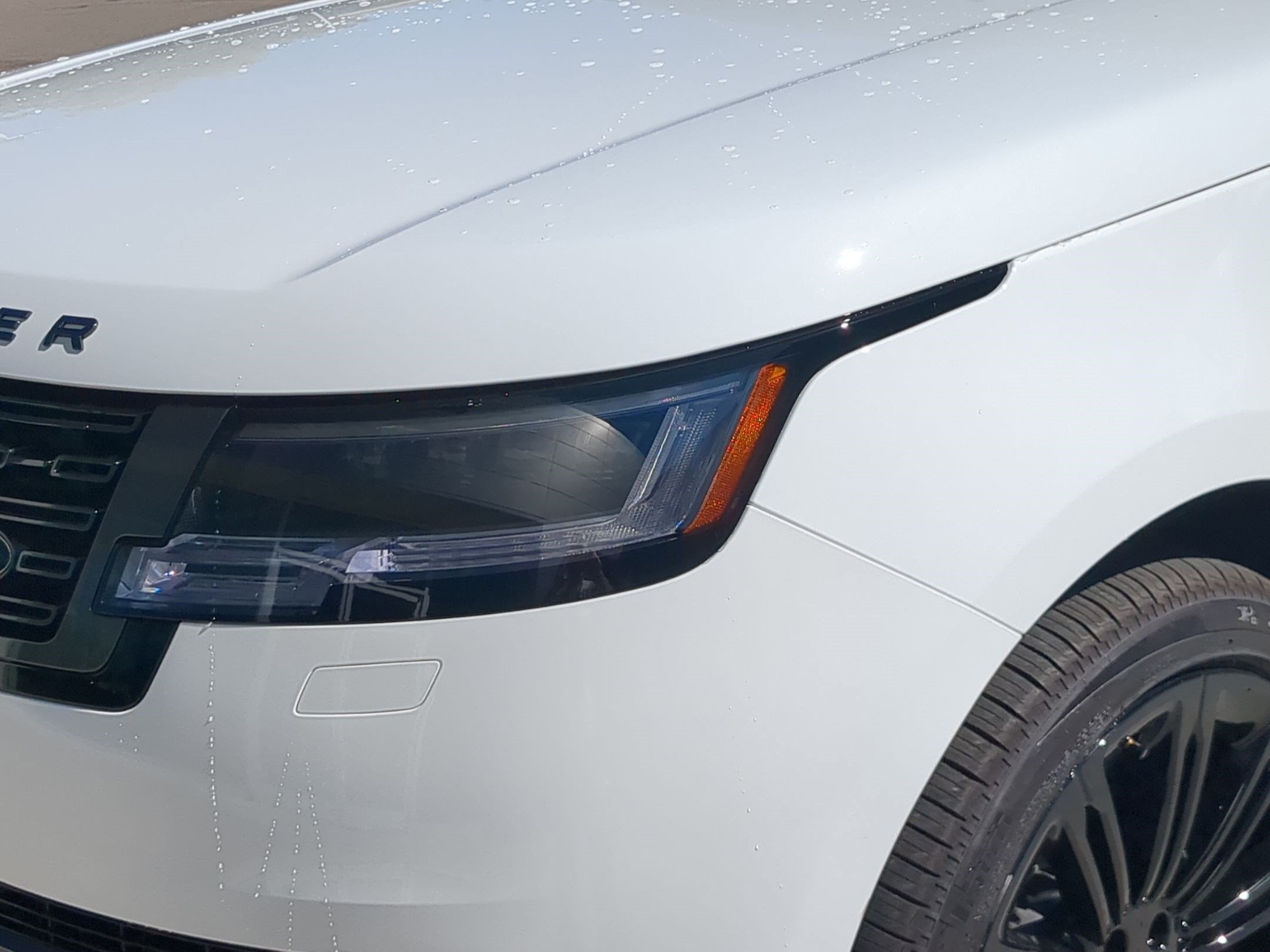 New 2027 Land Rover Range Rover Long Wheelbase SE AWD/4WD image 9