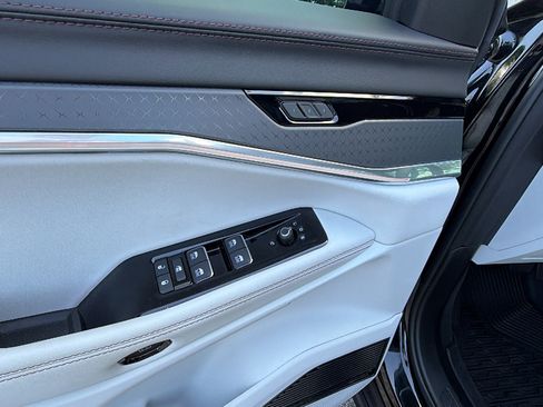 Used 2025 Jeep Wagoneer S Limited AWD/4WD image 15