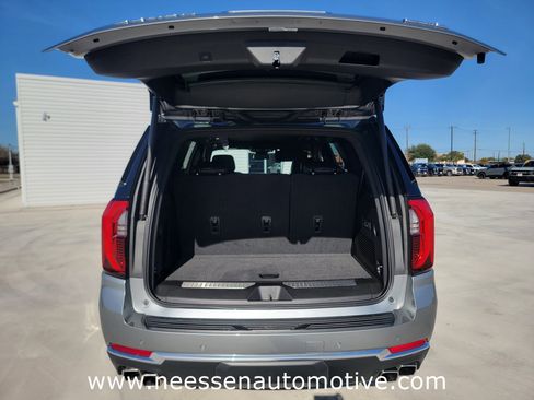 Used 2025 GMC Yukon Denali w/ Sun & Power Step Package image 32