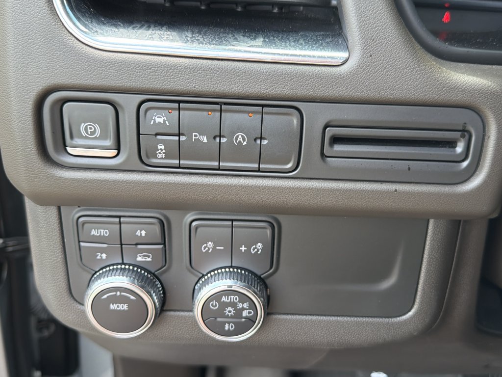 Certified 2023 GMC Yukon SLT AWD/4WD image 34