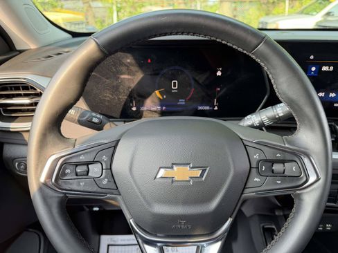 Used 2024 Chevrolet TrailBlazer LT w/ LT Cold Weather Package AWD/4WD image 24