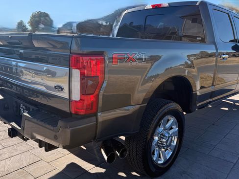 Used 2017 Ford F250 Platinum w/ Platinum Ultimate Package image 3