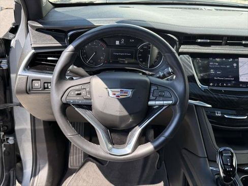 Used 2025 Cadillac XT6 Premium Luxury AWD/4WD image 17