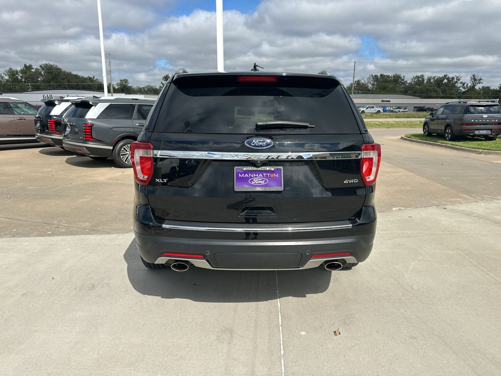 Used 2018 Ford Explorer XLT w/ Equipment Group 202A AWD/4WD image 14