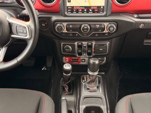 Used 2019 Jeep Wrangler Unlimited Rubicon AWD/4WD image 32