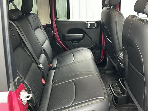 Used 2024 Jeep Wrangler Unlimited image 36