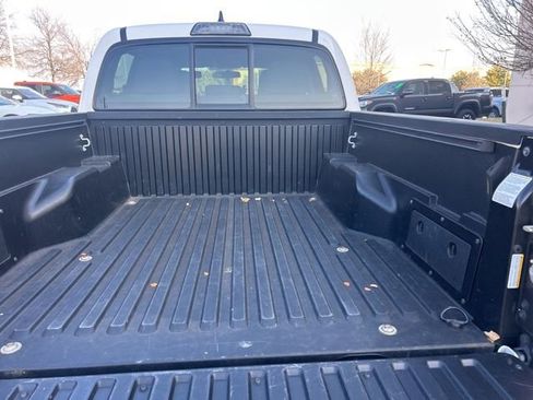 Used 2017 Toyota Tacoma 2WD Double Cab image 8