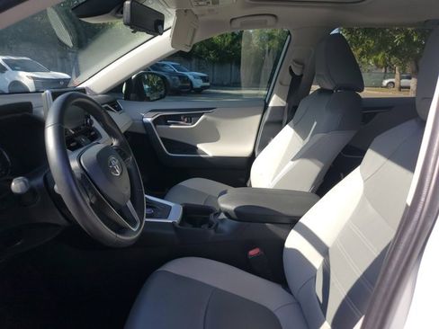 Used 2019 Toyota RAV4 Limited image 23