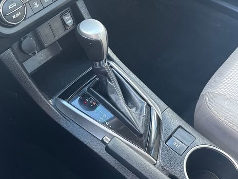 Used 2015 Toyota Corolla LE image 23
