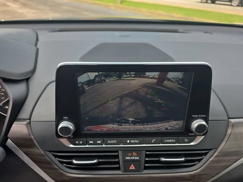 Used 2025 Nissan Altima 2.5 SV FWD image 20