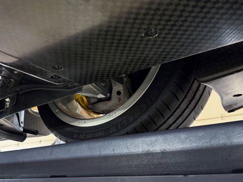 Used 2004 Porsche Carrera GT RWD image 96