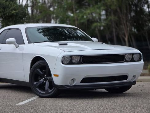 Used 2014 Dodge Challenger SXT Plus w/ Harman/Kardon Audio Group RWD image 2