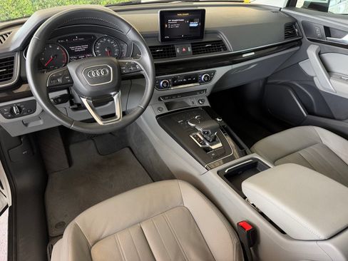 Used 2019 Audi Q5 2.0T Premium w/ Convenience Package AWD/4WD image 2