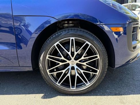 Certified 2024 Porsche Macan AWD/4WD image 12