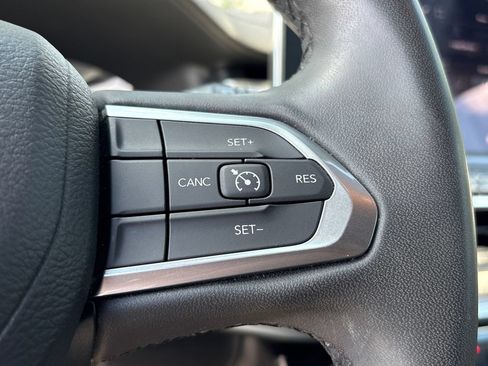 Used 2024 Jeep Compass Latitude AWD/4WD image 12
