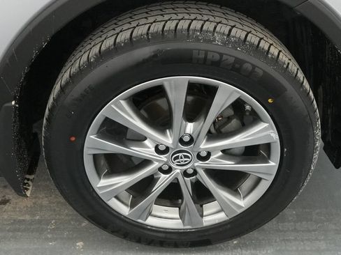 Used 2018 Toyota RAV4 Limited AWD/4WD image 12