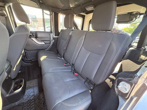 Used 2016 Jeep Wrangler Unlimited Sahara w/ Connectivity Group AWD/4WD image 24
