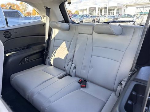 Used 2019 Honda Pilot Touring image 10