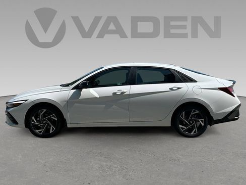 New 2025 Hyundai Elantra SEL FWD image 9