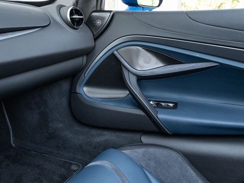 Used 2024 McLaren 750S Spider image 28