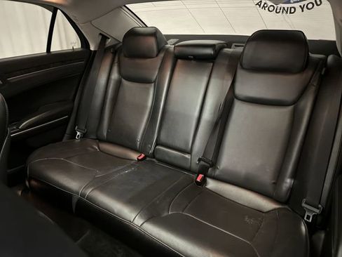 Used 2016 Chrysler 300 C image 27