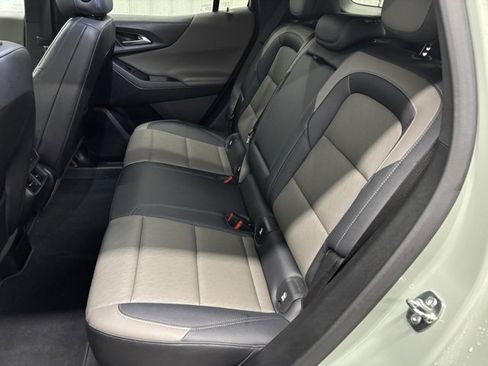 Used 2025 Chevrolet Equinox LT w/ Convenience Package II image 9