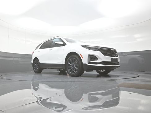 Used 2024 Chevrolet Equinox RS w/ RS Leather Package AWD/4WD image 9