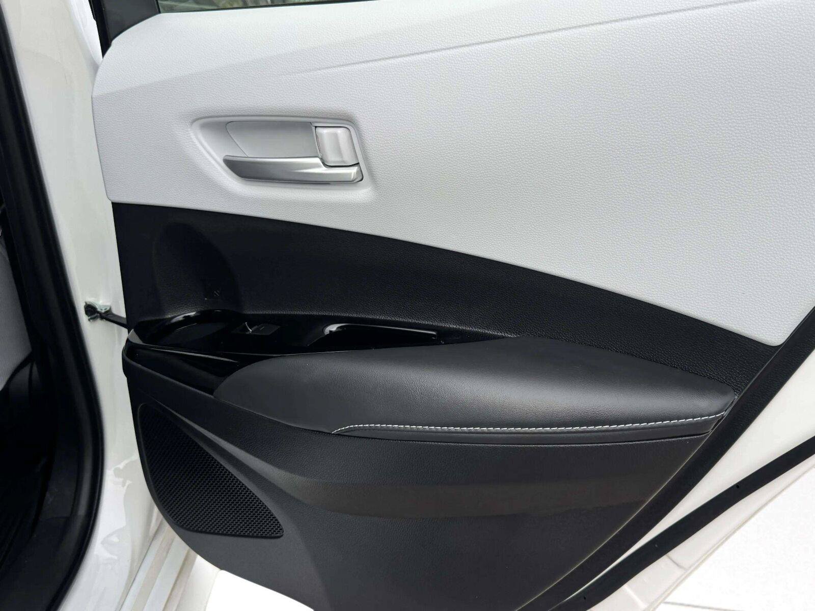Used 2024 Toyota Corolla SE FWD image 33