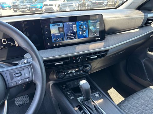 Used 2026 Nissan Kicks SV w/ Cold Weather Package FWD image 17