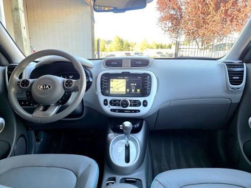Used 2015 Kia Soul EV + FWD image 10