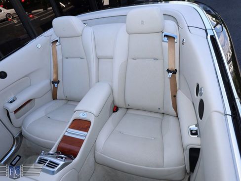 Used 2016 Rolls-Royce Dawn RWD image 16