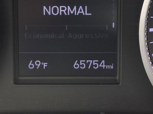 Used 2020 Hyundai Elantra SEL image 18