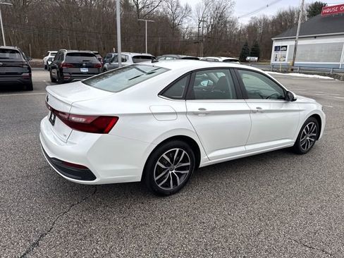 Certified 2025 Volkswagen Jetta SE w/ Sunroof Package image 9