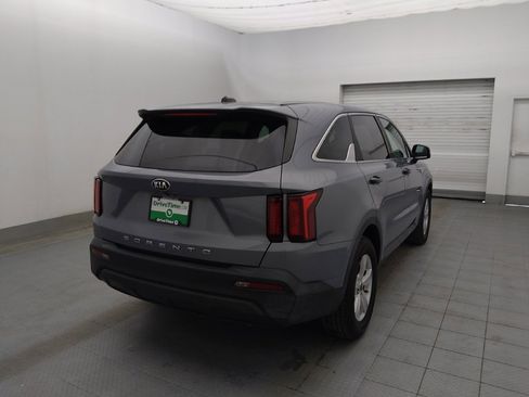 Used 2021 Kia Sorento LX image 9