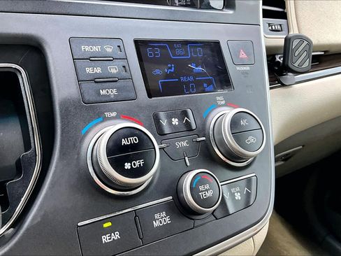 Used 2016 Toyota Sienna XLE w/ XLE Navigation Package FWD image 32