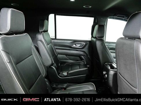 Used 2023 GMC Yukon XL SLT AWD/4WD image 43