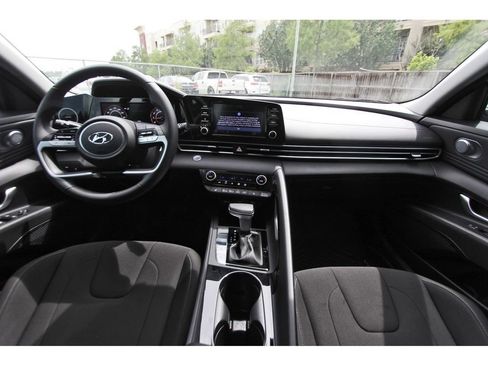 Certified 2022 Hyundai Elantra SEL w/ Convenience + Premium Package FWD image 10